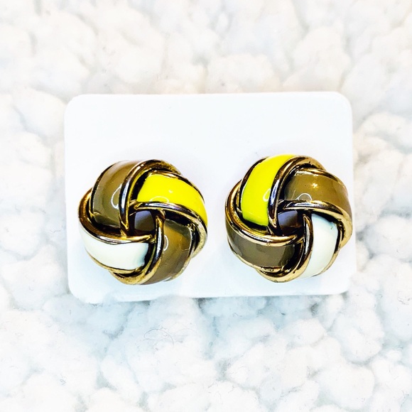 Celtic Knot Stud Earrings - Picture 4 of 7